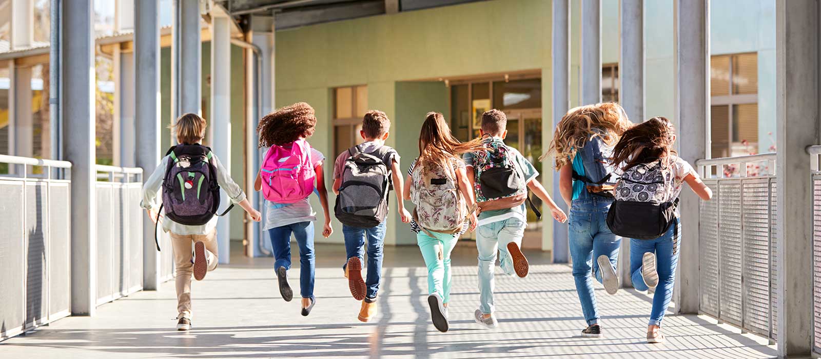 Back to school: vier op de tien Belgen vinden school- of studiekosten onbetaalbaar