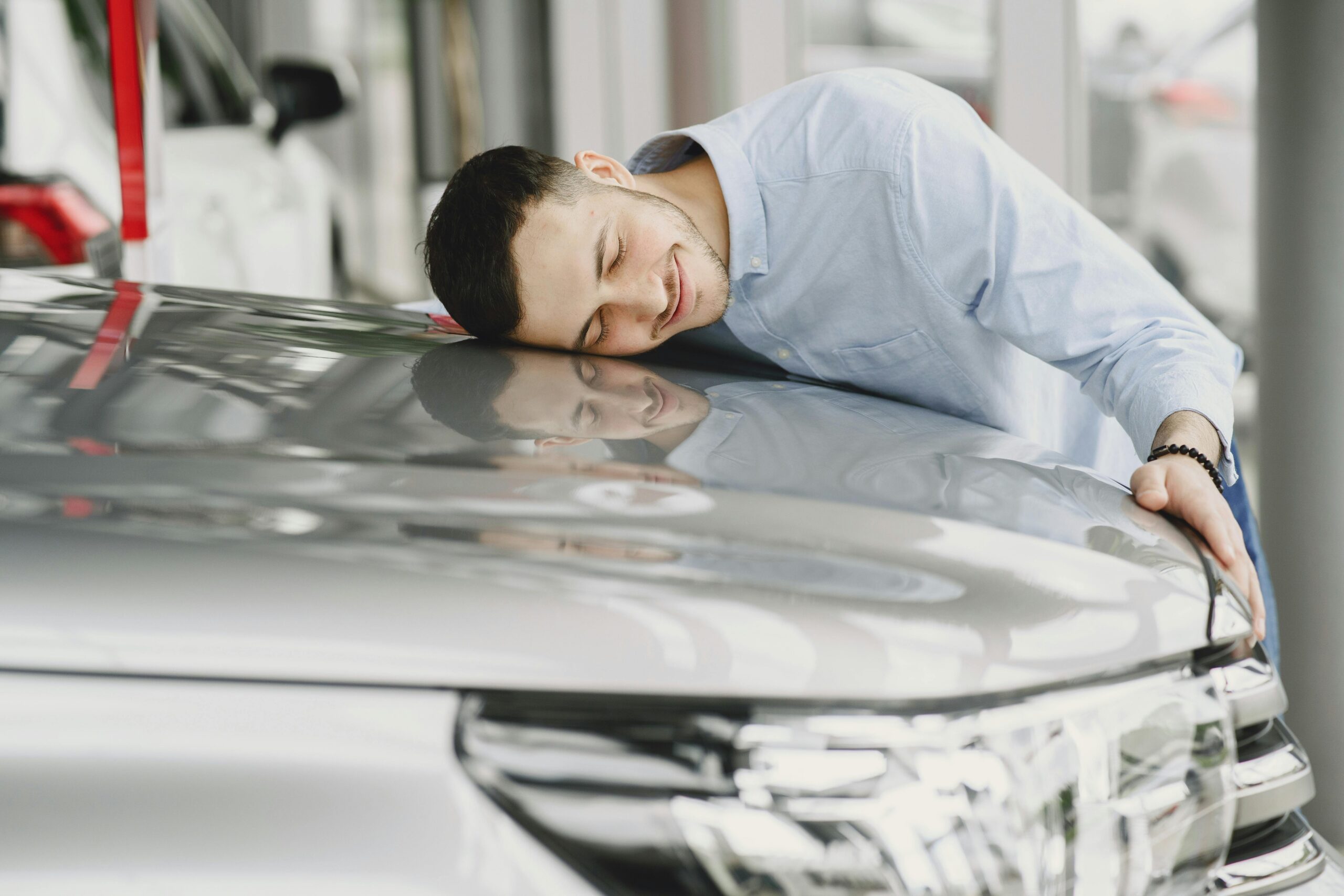 Parler à son tableau de bord ou caresser son volant : 1 Belge sur 6 donne un nom à sa voiture (et a le cœur brisé quand il doit s’en séparer)